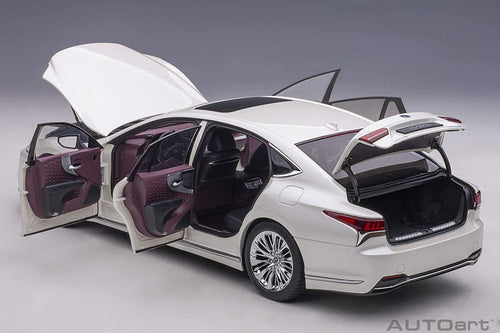 AUTOart 1/18 Lexus LS500h Metallic White Interior Color