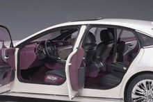 AUTOart 1/18 Lexus LS500h Metallic White Interior Color