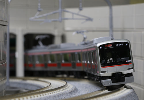 Kato 10-1831 Tokyu 5050-4000 4-Car Basic Set Powered N Scale